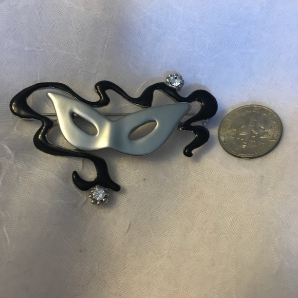 Masquerade brooch - Picture 3 of 7